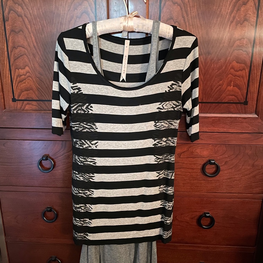 Bailey 44 size medium black and gray striped tunic